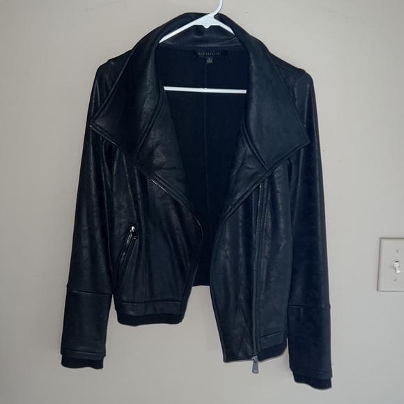 Faux leather black jacket - bomber style - apricot lane - Picture 3 of 7